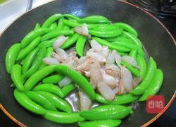 蟹肉甜豆炒的做法图解1