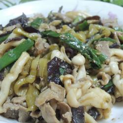 菇菇牛肉炒酸菜的做法[图]