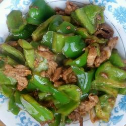 肉片炒大椒。的做法[图]