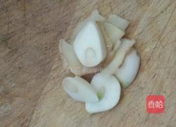 洋葱烧鸡腿。的做法图解1