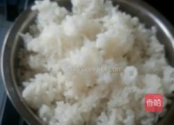 蔬菜丁酱油炒饭。的做法图解2