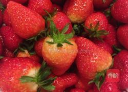 草莓果酱的做法图解1