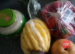 酒酿水果甜汤。的做法图解1