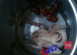 红枣鸽子汤的做法图解3