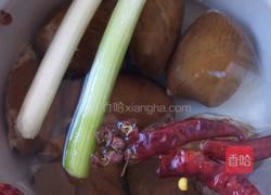 腊肉煲汤的做法图解3