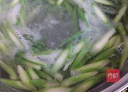 芦笋炒腊肉的做法图解2