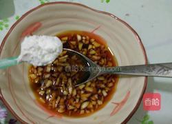 红烧茄子拌鹅肠粉的做法图解2