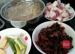 東北蘑菇豬肉燉粉條的做法圖解2