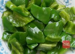 肉丝尖椒块的做法图解1