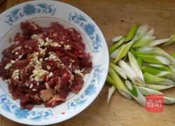 大葱爆羊肉。的做法图解1