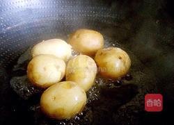 迷迭香烤土豆的做法图解1