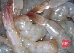 金黄凤尾虾的做法图解1