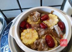 玉米排骨汤的做法图解2