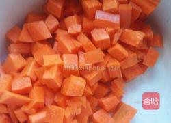 豌豆粒炒胡萝卜的做法图解2