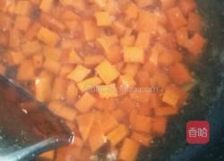 豌豆粒炒胡萝卜的做法图解3