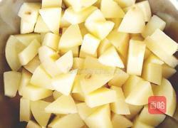 家常菜―油豆腐焖土豆的做法图解1
