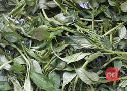 辣椒叶炒肉片的做法图解1