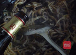 黄花菜木耳炒肉的做法图解12