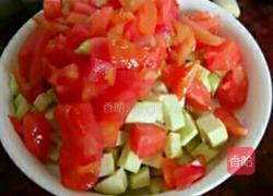 茄汁煎蛋面的做法图解3