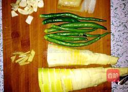 腊肉炒笋的做法图解1