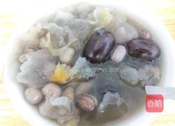 银耳红枣花生汤的做法图解3