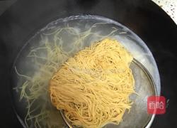海鲜炒线面的做法图解7