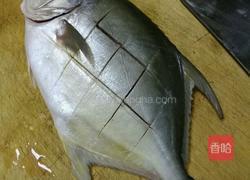 蒸黄鲳鱼的做法图解1