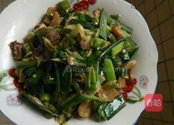 腊肉炒辣椒蒜苗 的做法图解6