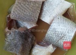 炖黄鱼、的做法图解1