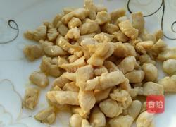 鸡丁炒豌豆的做法图解1