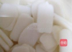 青菜肉末炒年糕的做法图解1