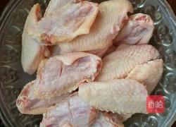 蒜香蚝油烤鸡翅。的做法图解1