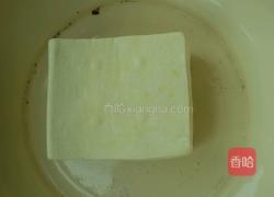 香椿拌豆腐。的做法图解1