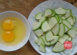 西葫芦炒鸡蛋的做法图解1