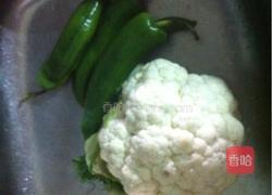 菜花炒肉的做法图解1