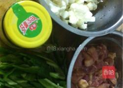 菜花炒肉的做法图解2