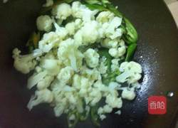 菜花炒肉的做法图解5