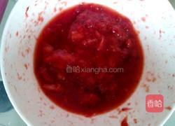 草莓果肉浆的做法图解1