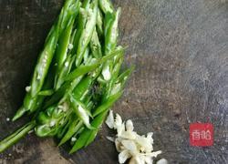 红萝卜丝炒青椒的做法图解2