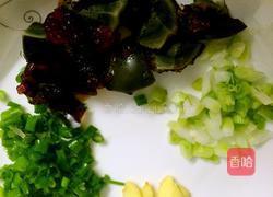 皮蛋素面的做法图解2