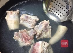 黑豆猪尾汤的做法图解2