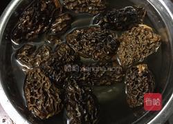 羊肚菌虫草花汤的做法图解2