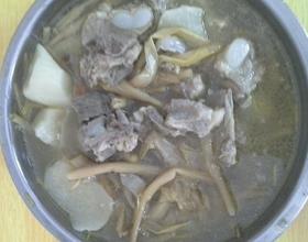 白萝卜黄花菜炖排骨[图]