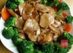杏鲍菇扣西兰花的做法图解1