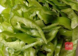 青椒面筋丝的做法图解3