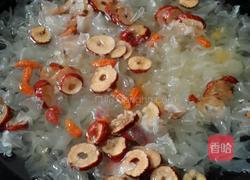 枸杞红枣银耳汤的做法图解5