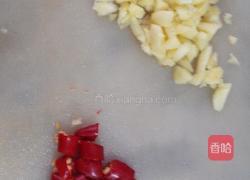 蒜蓉娃娃菜蒸粉丝的做法图解2