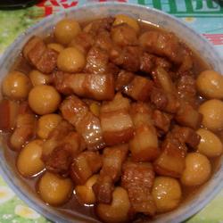 五花肉煲鹌鹑蛋的做法[图]