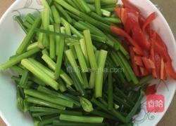 韭菜花小炒肉的做法图解2