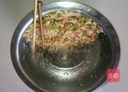 猪肉槐花陷饺子的做法图解4